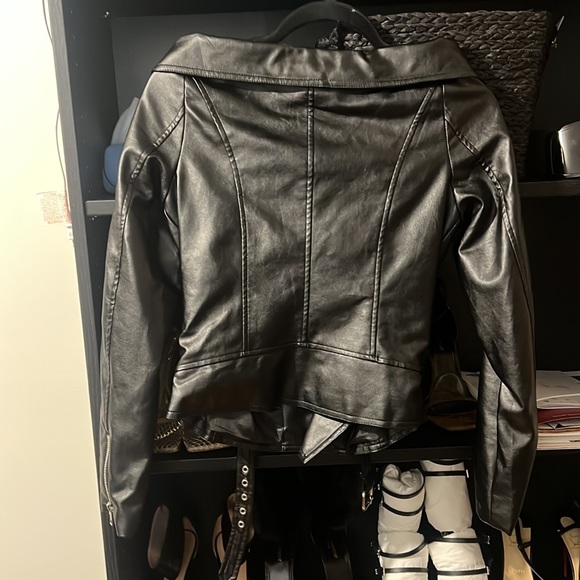 Black off the shoulder leather jacket - Picture 2 of 2